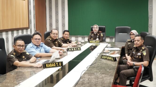 
					Lima Kejari Jajaran Kejati Riau Raih Predikat WKB Tahun 2024