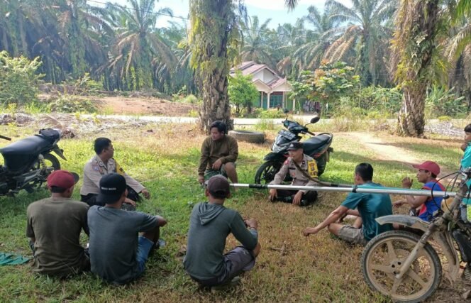 
					Polsek Rambah Hilir Bangun Kedekatan dengan Warga melalui Kegiatan “Jumat Curhat”
