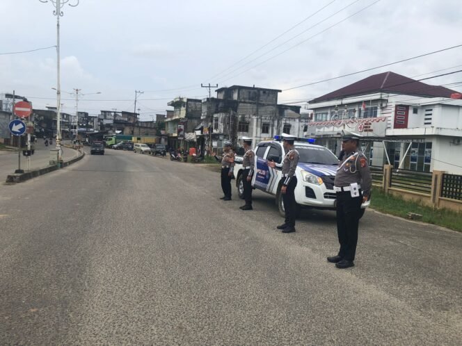 
					Patroli Sat Lantas Polres Rokan Hulu, Arus Lalu Lintas Lancar Dan Aman.