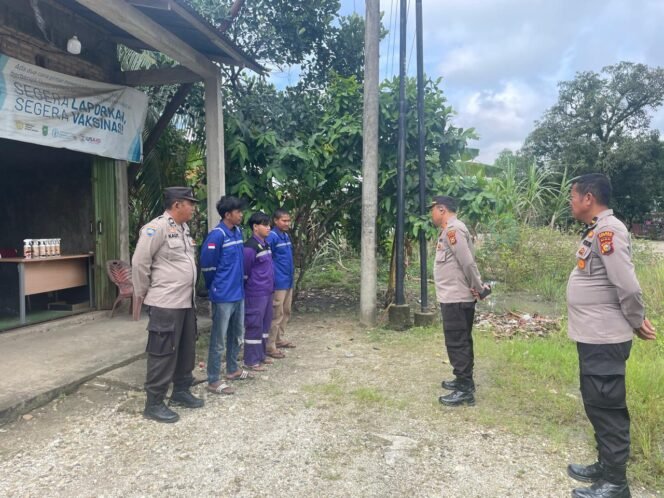 
					Kapolsek Tambusai Tinjau Pos Chek Poin PMK Di Desa Tambusai Barat