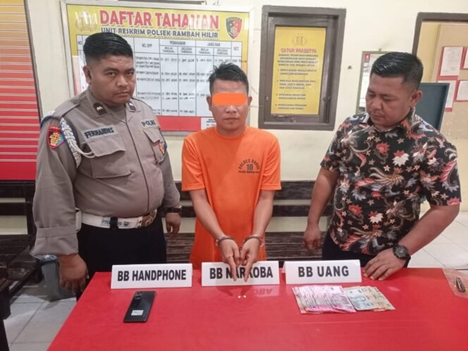 
					Kapolsek Rambah Hilir IPDA Joness Berhasil Amankan Tersangka Pengedar Narkoba Jenis Ekstasi