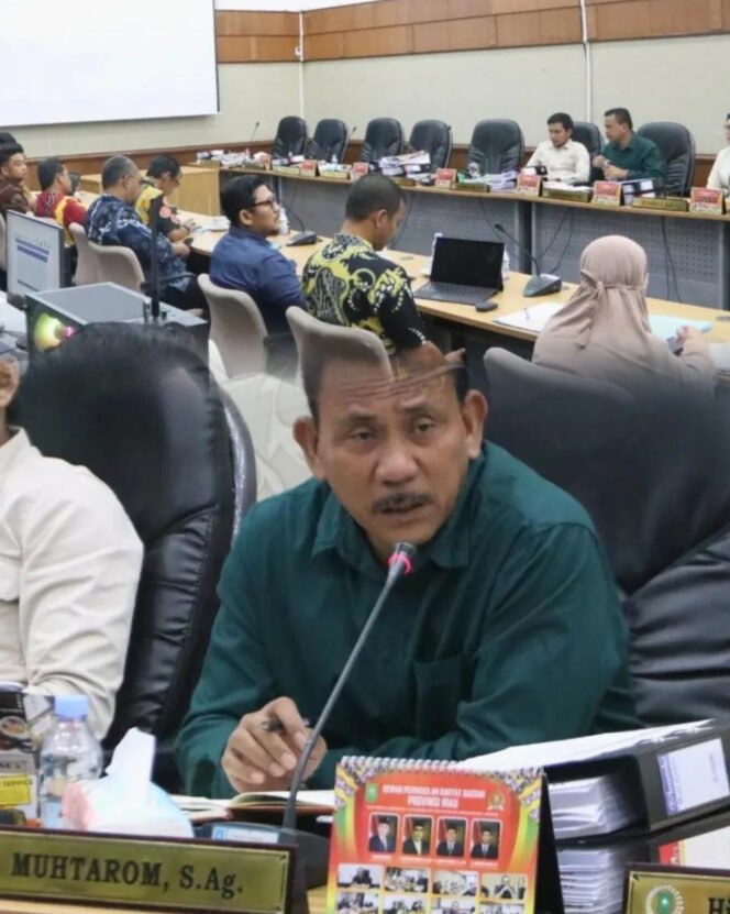 
					Komisi IV DPRD Provinsi Riau Muhtarom S.Ag. Mengadakan Rapat Kerja dengan Dinas PUPR–PKPP Provinsi Riau