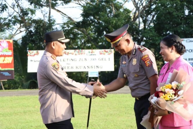 
					Kapolres Kuansing Pimpin Upacara Kenaikan Pangkat 39 Personel Polres Kuansing Sebagai Penghargaan Institusi Polri