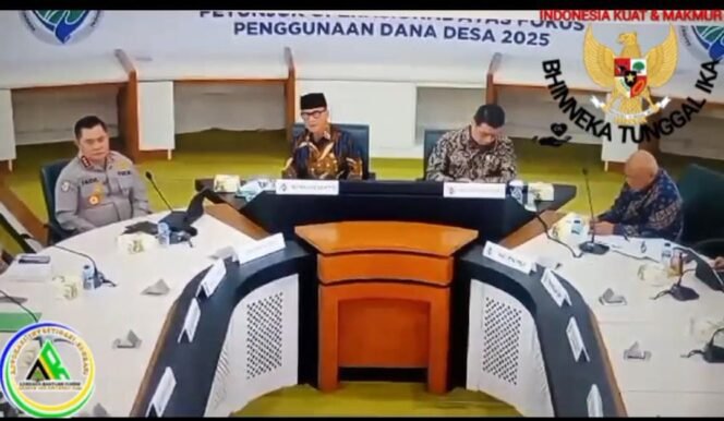 
					Ketua Umum dewan pers Nusantara mengecam keras dan meminta metri desa mundur dari jabatannya. 