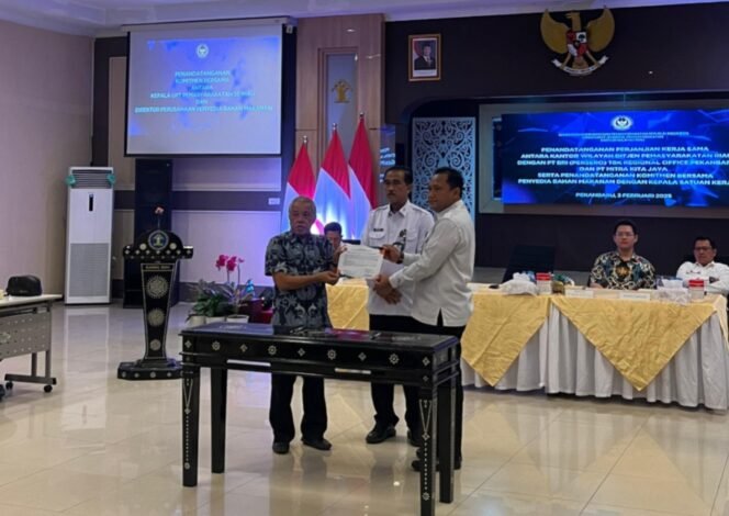 
					Peningkatan Pelayanan, Kalapas Pasir Pangaraian Tandatangani MoU di Kanwil Ditjenpas Riau.