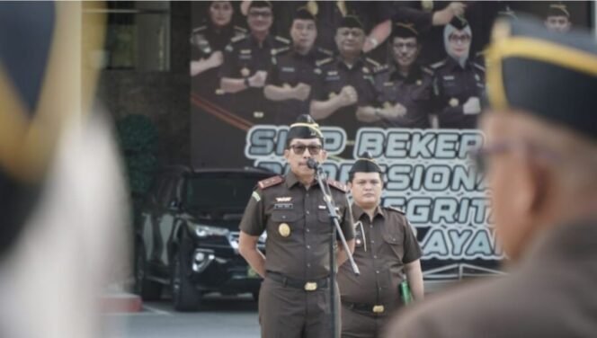 
					Pedomani dan Laksanakan Tri Krama Adhyaksa Sebagai Landasan Jiwa Setiap Insan Adhyaksa Menjadi Salah Satu Pesan Kajati Pada Apel Kerja