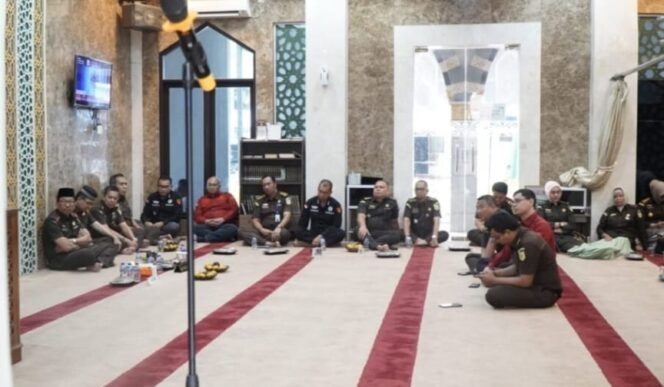 
					Halal Bihalal Keluarga Besar Kejati Riau Sambut Ramadhan 1446 H
