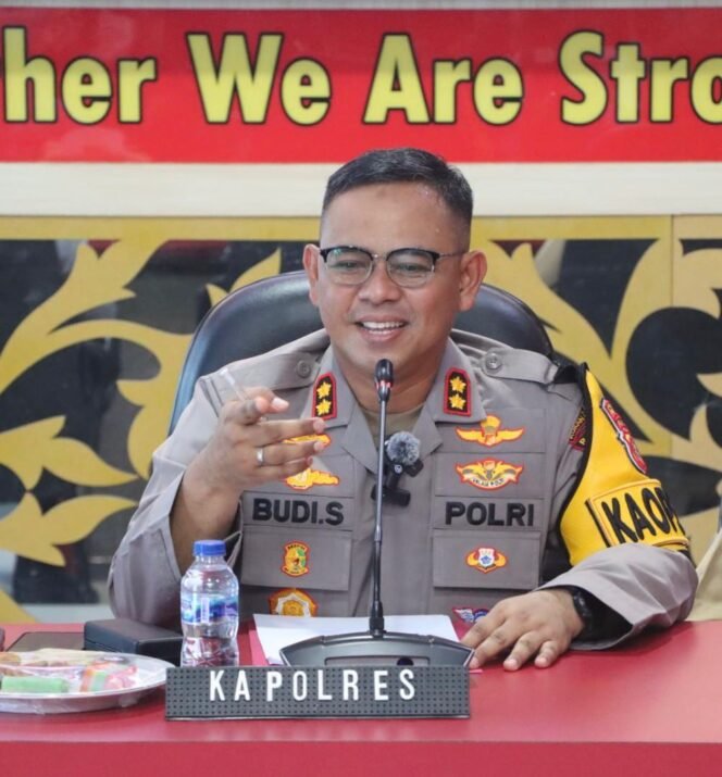 
					Kapolres Rokan Hulu, AKBP Budi Setiyono, Ajak Masyarakat Kabupaten Rokan Hulu, Jaga Harkamtibmas Pascaputusan MK.