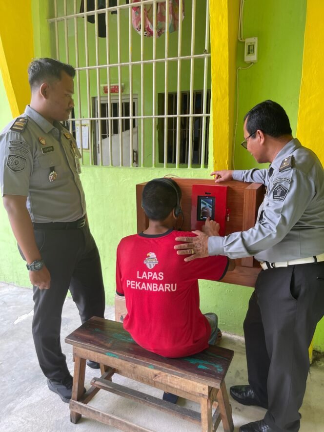 
					Kabar Gembira, Lapas Pekanbaru Tambah Jumlah Wartelpas bagi warga binaan.