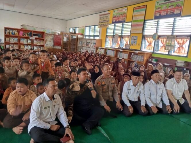 
					Kapolsek Rambah Hilir Laksanakan Sosialisasi Bahaya narkoba Di Kampung bebas Narkoba Rambah Hilir 