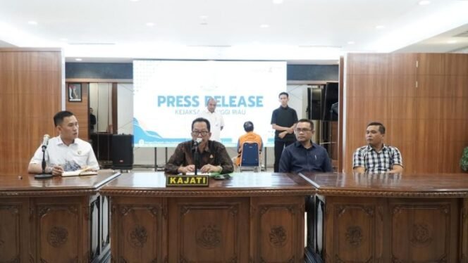 
					Tim Tabur Kejati Riau Tangkap Nader Thaher, Buronan Kasus Korupsi Rp 35,9 Miliar