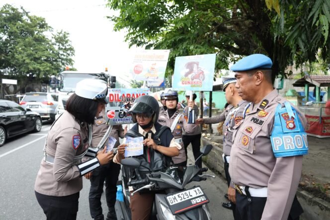 
					Satgas Preemtif Polda Riau Edukasi Keselamatan Berkendara dalam Operasi LK 2025
