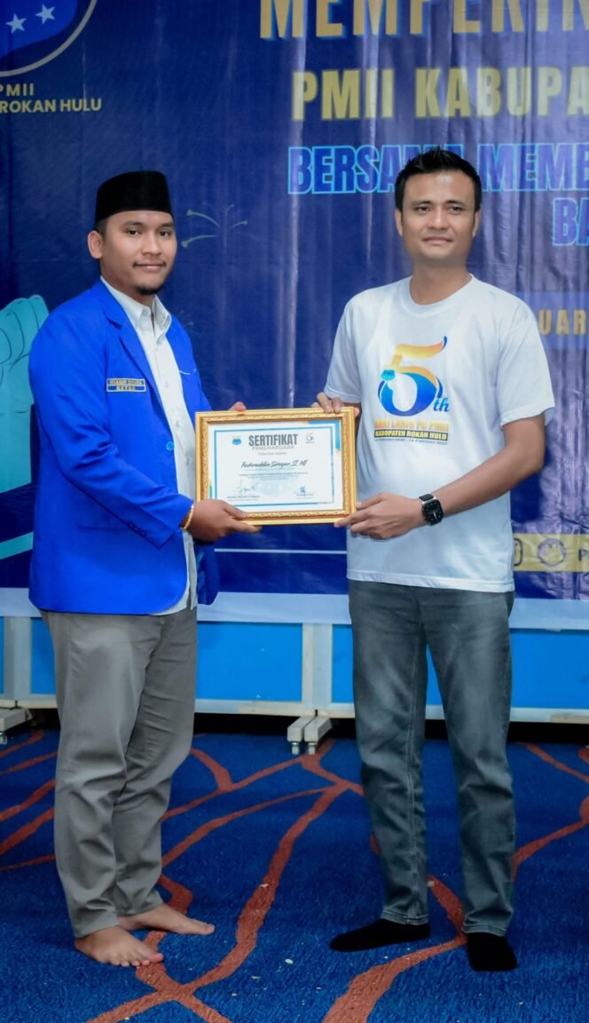 
					Dukung Pergerakan PMII, Fachruddin Siregar Raih Dua Penghargaan di PMII ROHUL Award.