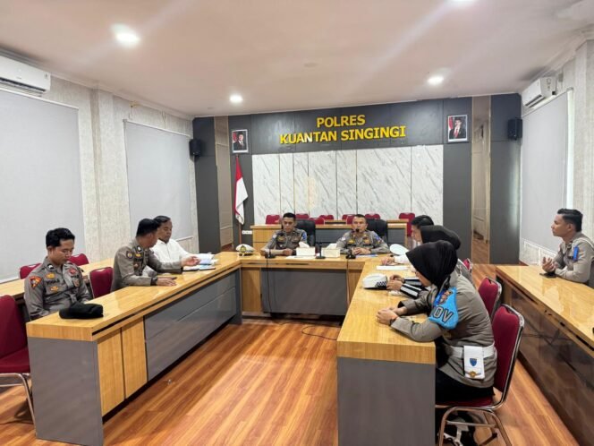 
					Polres Kuansing Gelar Anev Operasi Keselamatan Lancang Kuning 2025 untuk Evaluasi Pelaksanaan dan Peningkatan Efektivitas