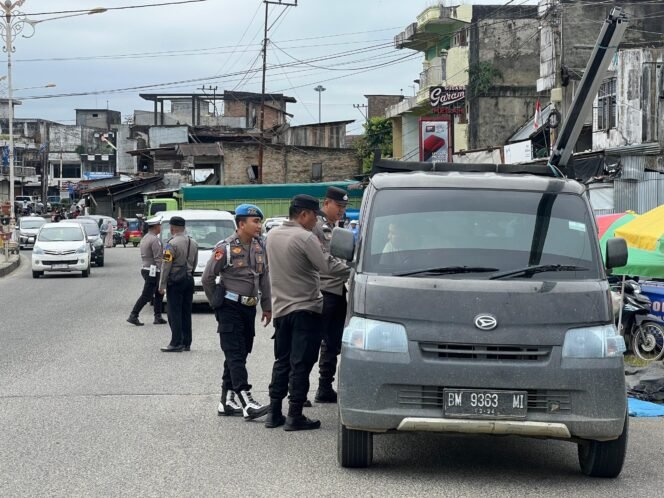 
					Polres Rokan Hulu Gelar Operasi Keselamatan Lancang Kuning 2025, 21 Pelanggar Ditindak.