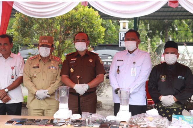 
					Kejari Rokan Hulu Musnahkan Barang Bukti Narkotika, Kalapas Pasir Pengaraian Turut Hadir.