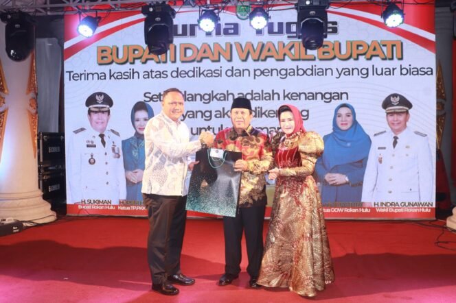 
					Bupati Rokan Hulu Purna Bakti, Kalapas Pasir Pangaraian Hadiri Acara Perpisahan.