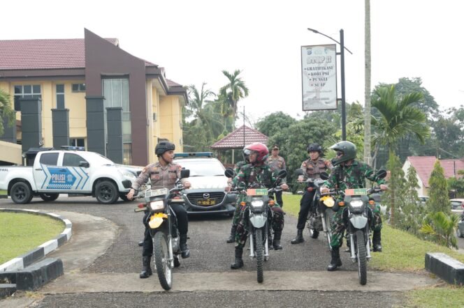 
					Polres Kuansing Gelar Patroli Skala Besar, Pastikan Keamanan Jelang Pelantikan Bupati Terpilih.