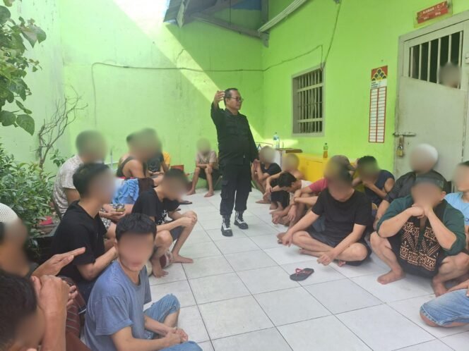 
					Lapas Kelas IIA Pekanbaru Gelar Razia, Perkuat Komitmen Berantas Barang Terlarang.
