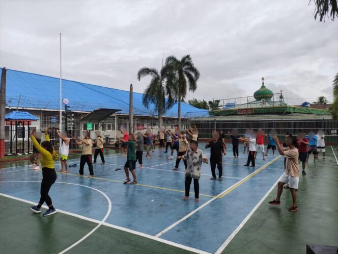 
					Warga Binaan Lapas Pekanbaru Rutin Senam Pagi untuk Jaga Kesehatan dan Kebugaran