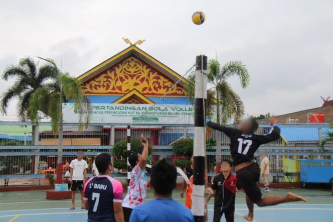 
					Sportivitas dan Solidaritas! Petugas dan Warga Binaan Lapas Pekanbaru Berlaga di Voli