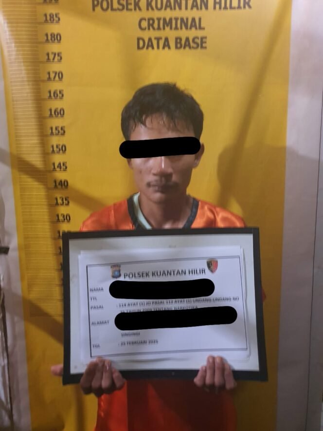 
					Polsek Kuantan Hilir Tangkap Pengedar Sabu, Amankan 10 Paket Barang Bukti.
