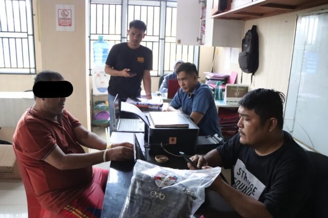 
					Bunuh Istri yang Wakepsek, Pria di Kuansing Ditangkap Setelah Dua Hari Pelarian.