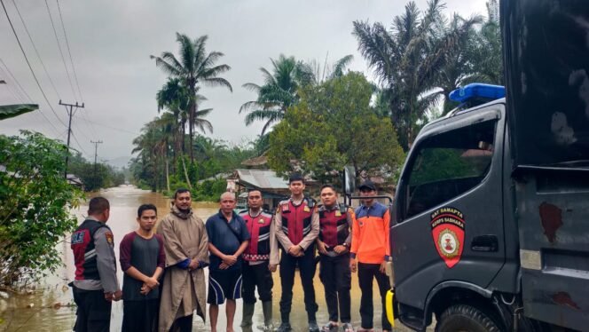 
					Banjir Terjang Rokan Hulu, Ratusan Rumah Warga Terendam – Aparat Gencarkan Evakuasi.