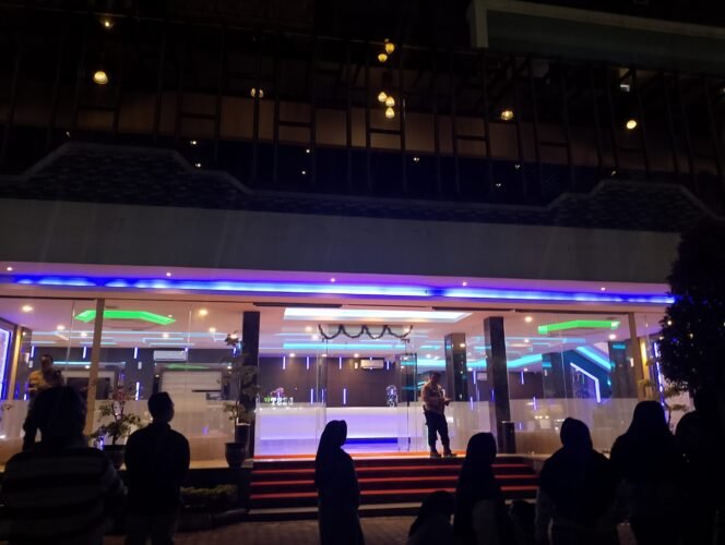 
					Geger di Panam! Tempat Hiburan Chromatic Masih Beroperasi Meski Kontroversi, Warga Protes dan Tutup Paksa.