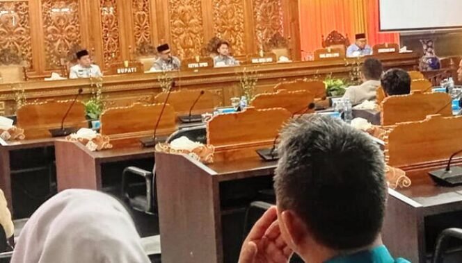 
					Jelang Surati Mendagri Melalui Gubri, Ketua DPRD Kuansing Pimpin Paripurna Pengumuman Bupati Terpilih.