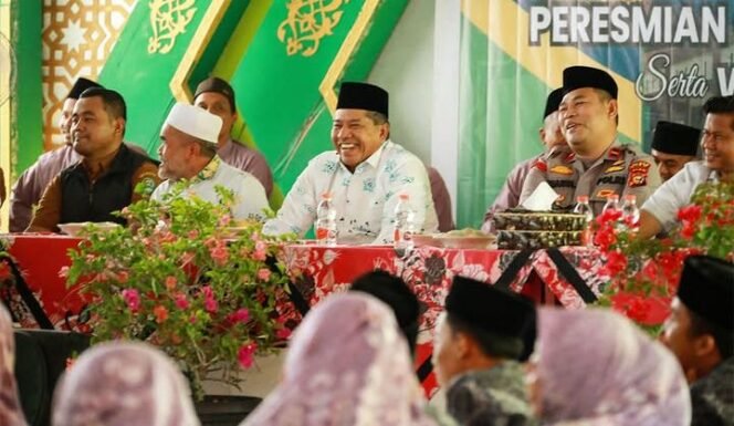 
					Alfedri Bupati Siak Pimpin Peresmian Hingga Tanda Tangan Prasasti Ruang Kelas Ponpes Madrasatul Qur’an