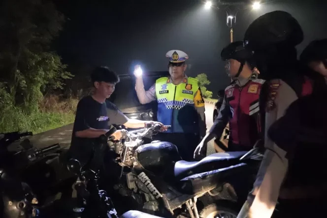 
					Tindak Balap Liar, Polres Kuansing Amankan Delapan Motor Berknalpot Brong.