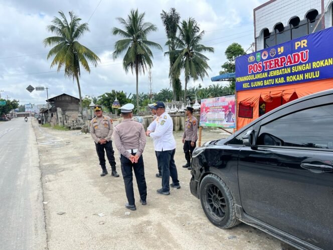 
					Polres Rohul Cek Arus Lalu Lintas Dampak Putusnya Jembatan Horas