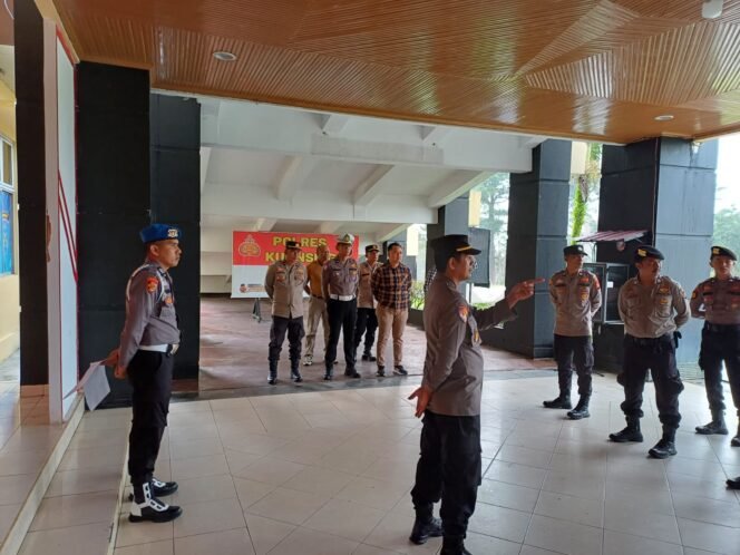 
					Polres Kuansing Gelar Apel Kompi Siaga Ton II, Perkuat Kesiapsiagaan Hadapi Gangguan Kamtibmas.