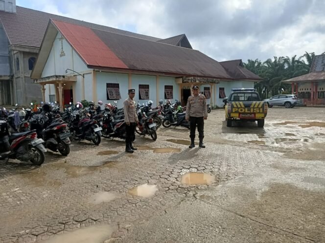 
					Polsek Rambah Hadir di Minggu Kasih, Ciptakan Rasa Aman Jemaat Gereja Rokan Hulu.
