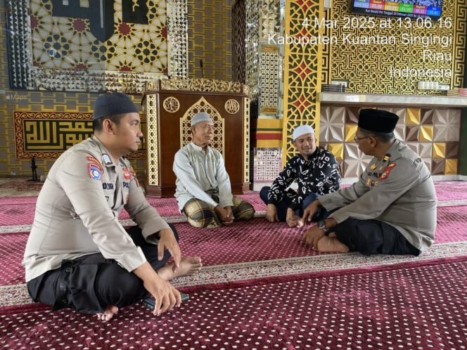 
					Subsatgas Binmas Polres Kuansing Perkuat Harkamtibmas, Ajak Jamaah Masjid Al Kautsar Ciptakan Ramadhan Aman.