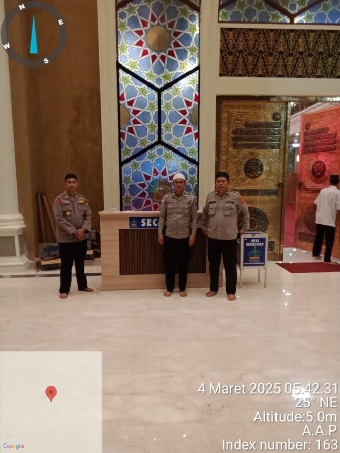 
					Polsek Dumai Timur Gelar Sholat Subuh Berjamaah dan Sosialisasi Kamtibmas Selama Ramadhan.