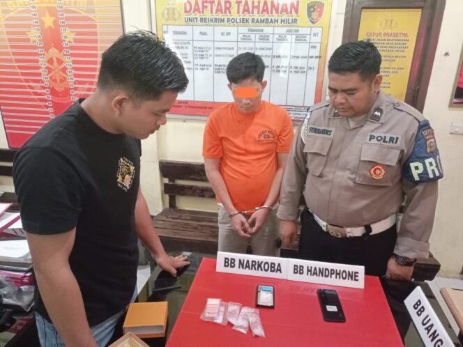 
					Personil Polsek Rambah Hilir Tangkap Pengedar Narkotika Jenis Sabu – sabu 1,94 Gram