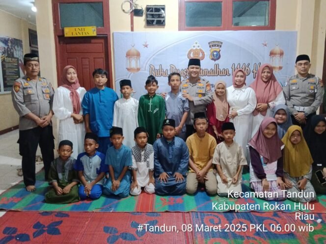 
					Semangat Berbagi dan Kebersamaan di Bulan Suci, Polsek Tandun Gelar Buka Puasa Bersama dan Santunan Anak Yatim.