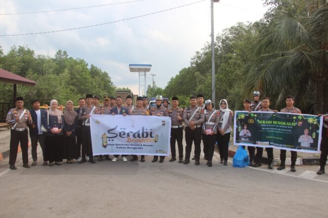 
					Ramadhan Penuh Berkah: Polres Bengkalis Bersama STAIN Bagikan Takjil