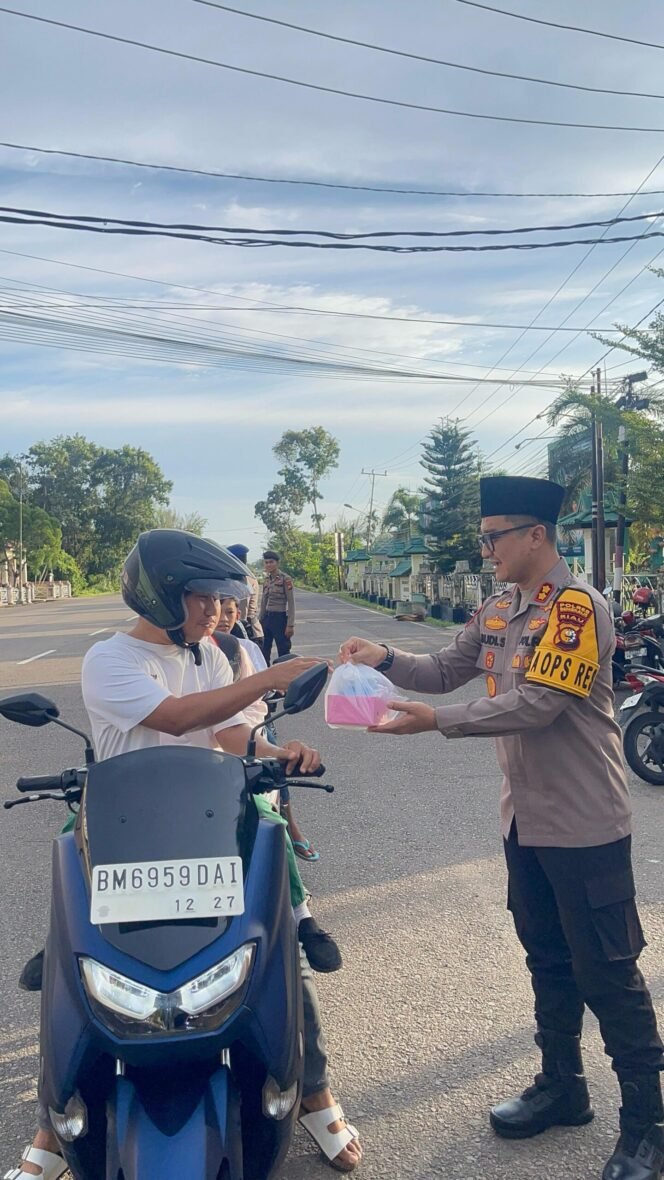 
					Polres Bengkalis Tebar Kepedulian, Bantu Warga di Bulan Ramadhan lewat Serabi Bengkalis.