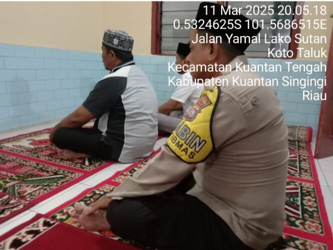 
					Bhabinkamtibmas Polsek Kuantan Tengah Sholat Tarawih Bersama Warga, Perkuat Sinergi dan Kamtibmas.