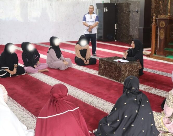 
					Tausyiah Ustadzah Elfiani Pada Bulan Ramadhan Terhadap WBP Perempuan Lapas Pasir Pangaraian