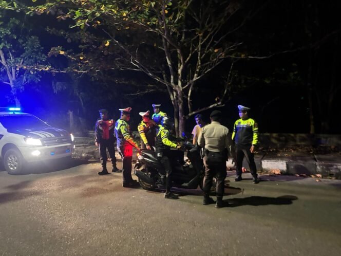 
					Sat Samapta Polres Kuansing Patroli Blue Light Antisipasi Gangguan Kamtibmas Dalam Rangka Ops Tertib Ramadhan LK 2025