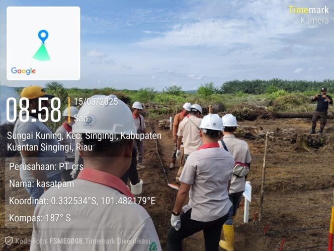 
					Polsek Logas Tanah Darat Dukung Program Ketahanan Pangan Melalui Penanaman Jagung di Areal Perkebunan