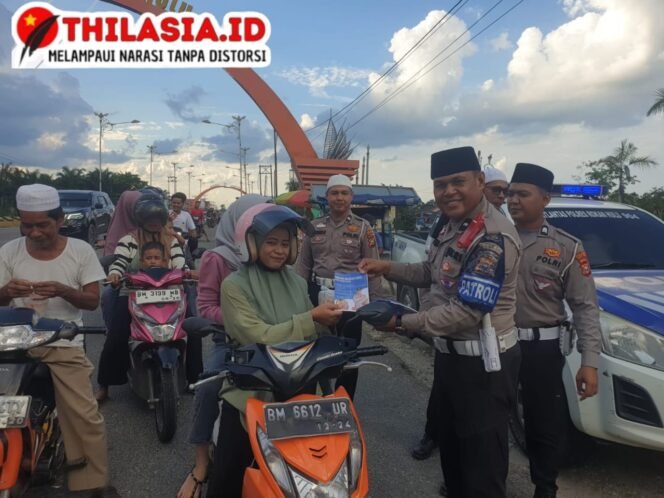
					Sat Lantas Polres Rokan Hulu Gelar Sosialisasi Mudik Lebaran 1446 H Di Pasar Pasir Pangaraian