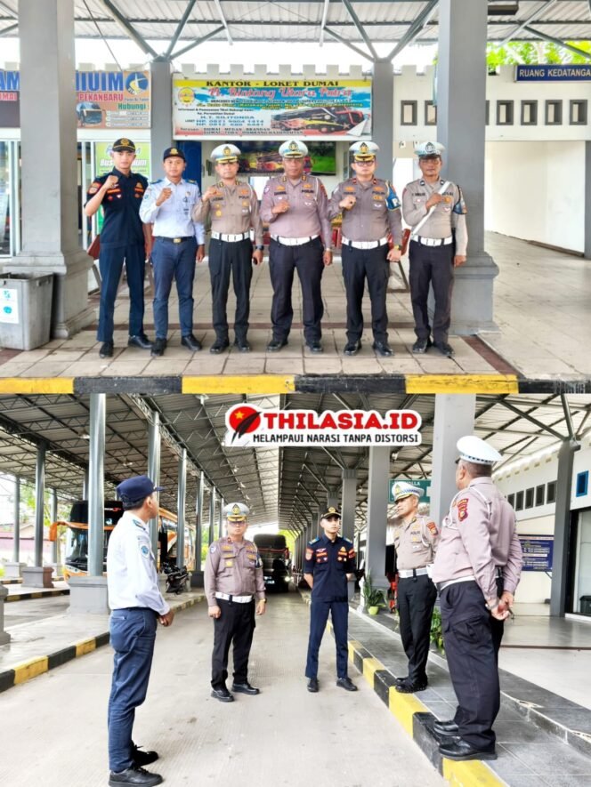 
					Polda Riau Tinjau Terminal Lintas Timur Menuju Sumut Demi Mudik Aman dan Nyaman