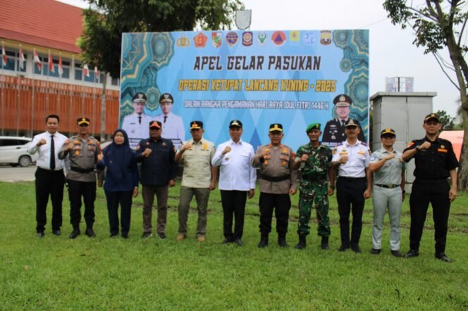 
					Apel Gelar Pasukan Operasi Ketupat Lancang Kuning 2025 di Pekanbaru, Siap Amankan Mudik Lebaran.