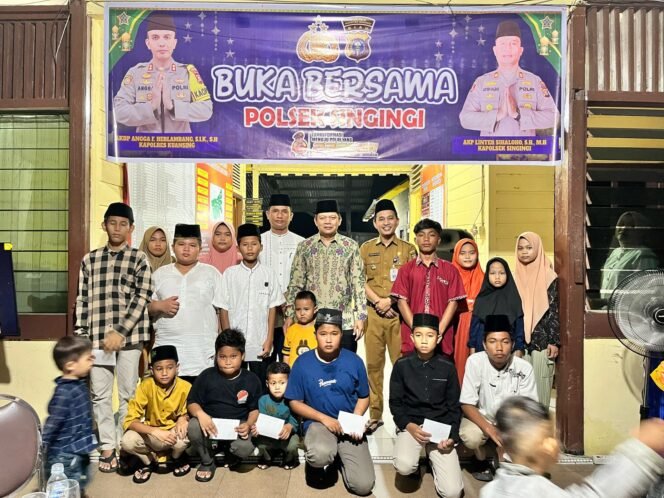 
					Polsek Singingi Gelar Buka Bersama dan Serahkan Hadiah MTQ Remaja