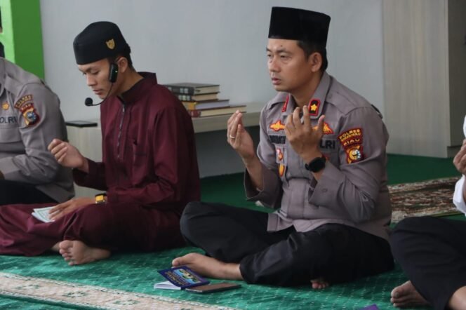 
					Polres Rokan Hulu Gelar Doa dan Yasinan untuk Personel Polri yang Gugur di Polda Lampung